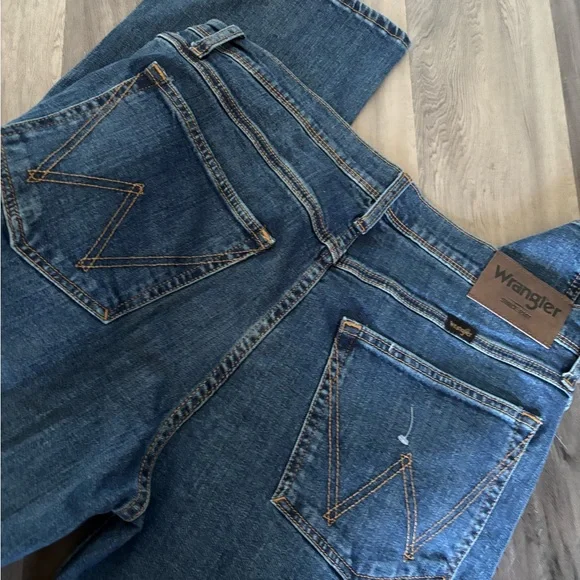 Wrangler Men's Relaxed Fit Denim Jeans - Picture 3 of 3